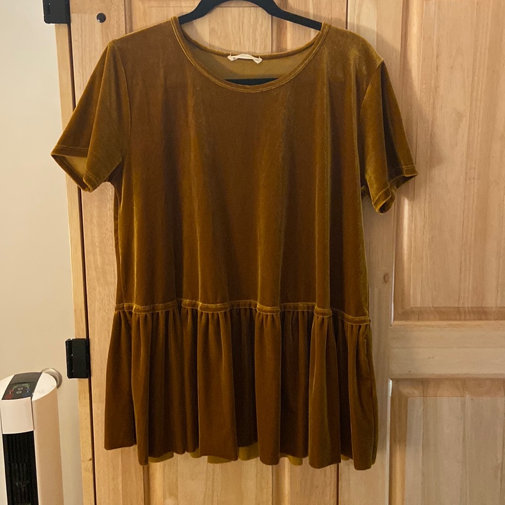 entro gold velvet peplum blouse